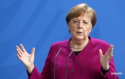 Меркель надеется, что Путин не отправит войска в Беларусь