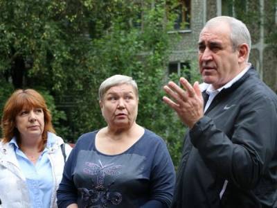 Сергей Неверов провел встречи с жителями во дворах Смоленска