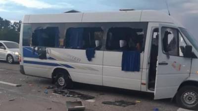 Радикалы обстреляли автобус под Харьковом