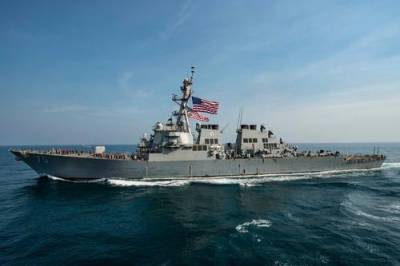Китайские ВМС вытеснили ракетный эсминец США из своих территориальных вод
