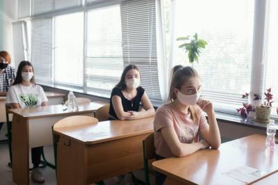 В Украине первый урок в школах посвятят развенчанию мифов о коронавирусе