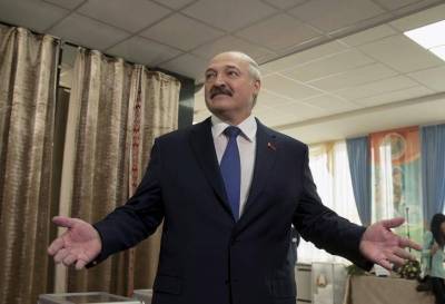 Лукашенко сказал, что привел в боевую готовность половину армии