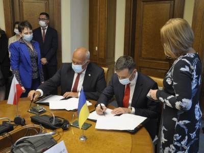 Украина и Польша договорились обмениваться налоговой информацией