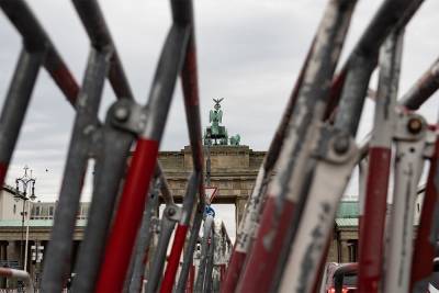 В Берлине суд разрешил проводить акции против карантина в выходные
