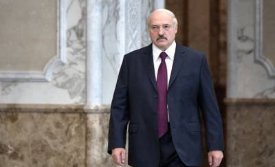 «За 25 лет я даже пальцем в народ не показал»: Лукашенко объяснил свое появление с автоматом