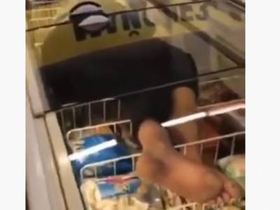 В полтавском супермаркете на пельменях уснул мужчина