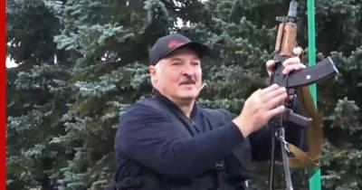 Лукашенко оправдал появление с автоматом