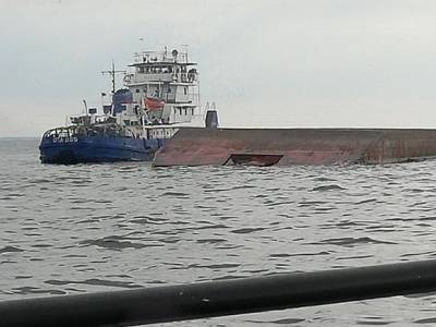 Специалисты объяснили, почему перевернулась баржа на Рыбинском водохранилище