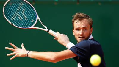 Теннисист Медведев пошутил над Forbes, перепутавшим его с Вавринкой