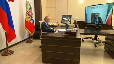 Путин поблагодарил и поздравил Минниханова