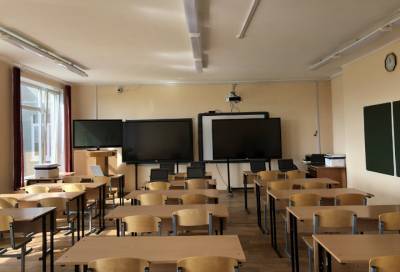 В школе № 2 в Гатчине появился компьютерный класс с современными ноутбуками