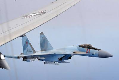 Су-27 проводил американского разведчика от российской границы