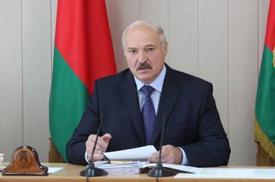 Лукашенко сравнил ситуацию у белорусских границ с началом ВОВ