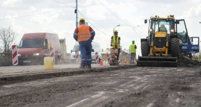 В Латвии идет активный ремонт дорог: любителям загородного отдыха стоит продумать маршруты