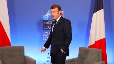 Макрон призвал Россию провести открытое расследование случившегося с Навальным
