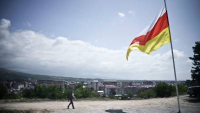 Премьер-министр Южной Осетии ушел в отставку по требованию граждан