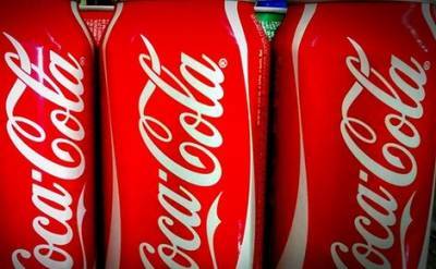 На фоне рекордного падения продаж Coca-Cola планирует провести массовую реорганизацию