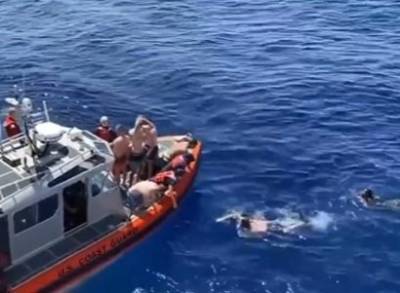 Членам команды корабля Береговой охраны США пришлось спасаться от акулы