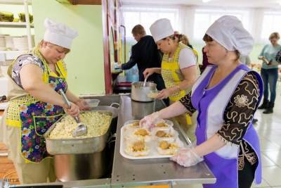 Прокуратура обязала администрацию района в Забайкалье дважды кормить школьников-инвалидов