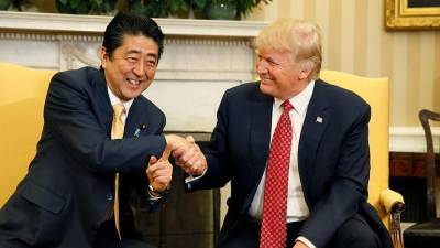 Трамп выразил сожаление в связи с отставкой Абэ