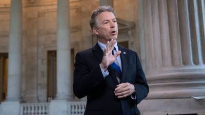 Сенатор-республиканец требует расследовать нападение на него и его жену