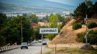 Глава правительства Южной Осетии подал в отставку из-за протестов