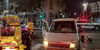 В Тель-Авиве автомобиль сбил двоих человек на электросамокате
