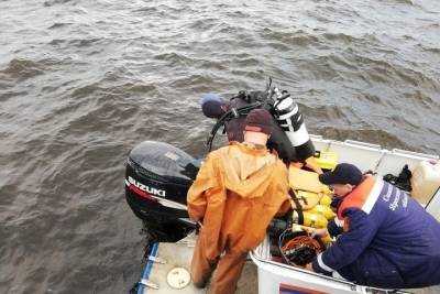 В Ярославской области водолазы МЧС ищут экипаж сухогруза