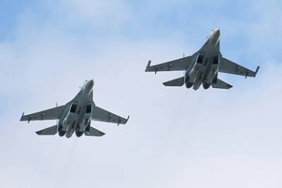 Российские Су-27 перехватили бомбардировщик США над Балтикой