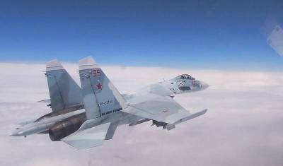 Су-27 перехватили стратегический бомбардировщик США