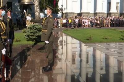 Зеленский в Киеве почтил память погибших защитников Украины