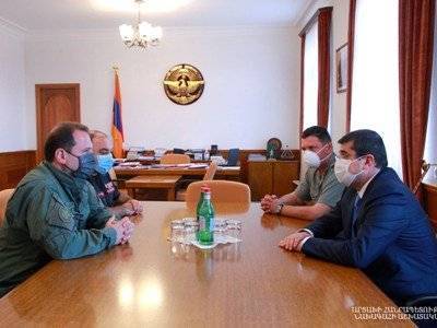 Президент Арцаха и министр обороны Армении обсудили вопросы сотрудничества