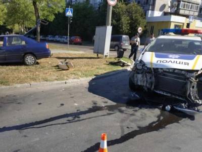 В Николаеве столкнулись патрульный автомобиль и «Сеат», есть пострадавшая