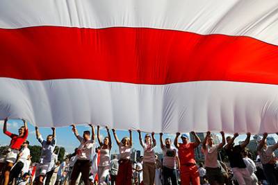 Белорусские ветераны призвали запретить бело-красно-белый флаг