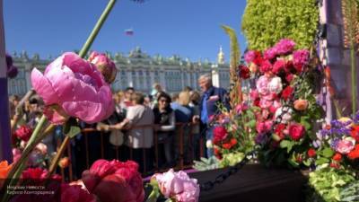 Парад цветов пройдет по Невскому проспекту Петербурга
