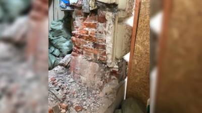 Жительница Васильевского острова разрушила фасад жилого дома