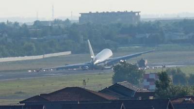 Очевидец запечатлел момент неудачной посадки пассажирского лайнера Boeing 767