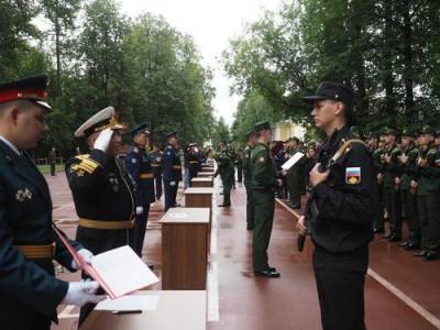 500 будущих военных врачей приняли присягу в медакадемии в Санкт-Петербурге