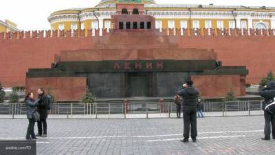 "Коммунисты России" защищают тело Ленина от РПЦ