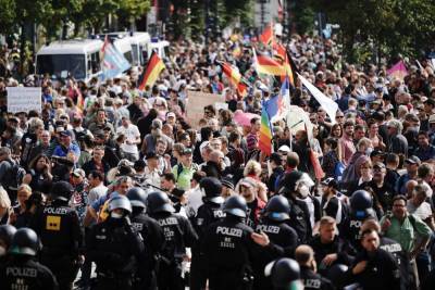 Полиция разогнала протестующих против карантина в Берлине