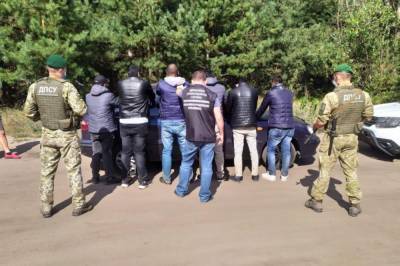 Украинские пограничники задержали шестерых нелегалов вблизи границы с Россией