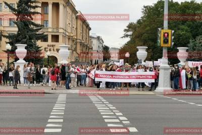 Женщины встали в цепь солидарности в Минске