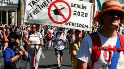 В Берлине проходит массовая акция противников карантина