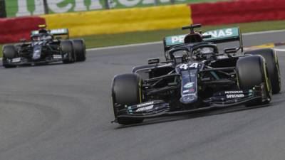 Формула-1. Два пилота Mercedes выиграли квалификацию в Бельгии
