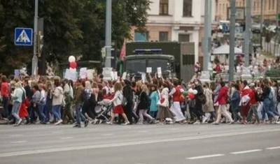 Тысячи человек собрал «Женский марш» в центре Минска