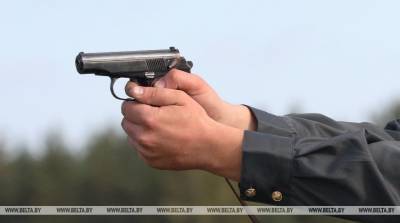 В Краснопольском районе пьяный бесправник пытался отобрать у инспектора ГАИ табельное оружие