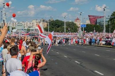 В Минске силовики начали задерживать участников женского марша солидарности