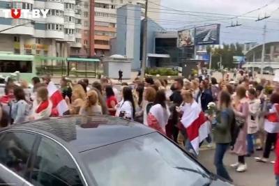На проходящем в Минске женском марше солидарности начались задержания