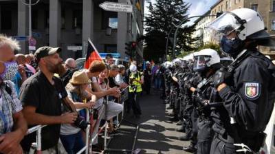 Не только на Бальфур: полиция Берлина разогнала митинг протеста против эпидемических запретов