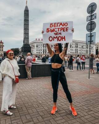 Слабый пол - страшная сила.Толпа митингующих женщин в Минске прорвала оцепление ОМОНА